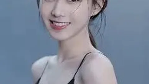 朱亚文与00后刘浩存戏外亲密互动，网友热议：太占便宜了