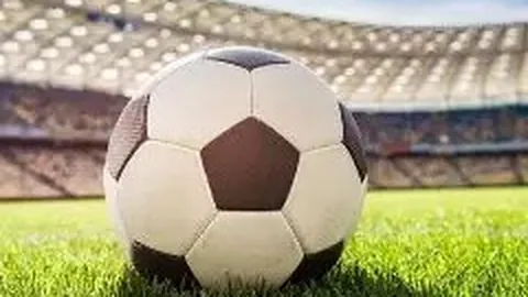 江宏杰忽略婚变风波，分享亲子时光，遛狗画面温馨自在