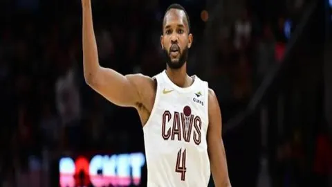 居文君荣获世界棋后桂冠，成就大满贯，中新体育界再续辉煌篇章